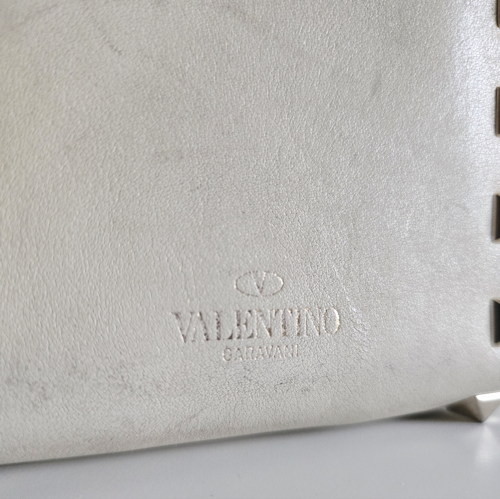 Authentic VALENTINO Garavani Cream Rockstud Bifold Wallet Clutch Leather - Picture 3 of 10